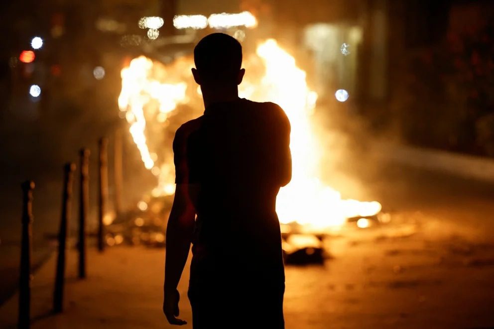 "Caos en las calles de Francia: 994 arrestos en la escalada de violencia nocturna"