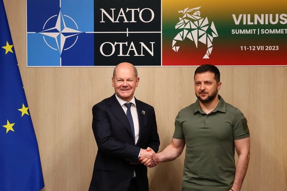 Zelensky habló ante la OTAN y pidió tres cosas: armas, garantías de seguridad y una invitación para ingresar a la alianza