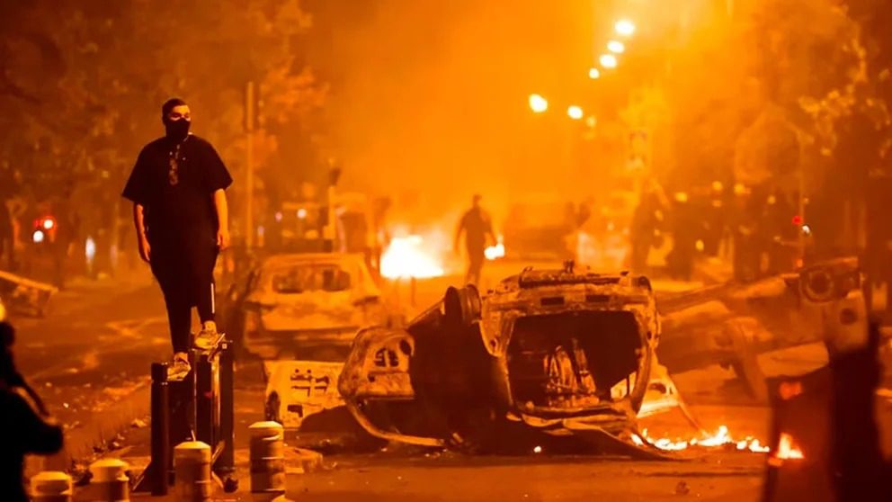 La Policía de Francia detuvo a 16 personas en la noche menos violenta desde el estallido de los disturbios