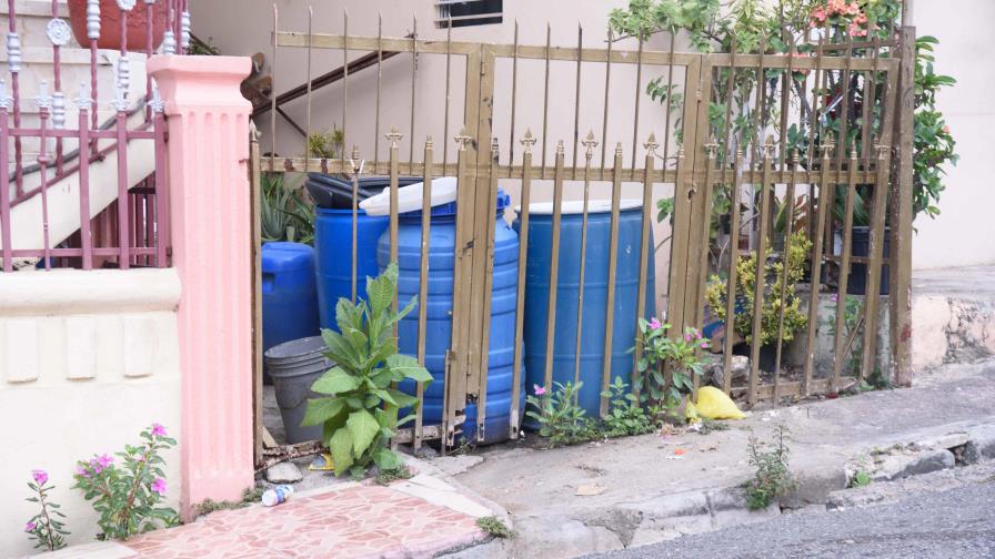 Moradores de Los Peralejos se quejan por escasez de agua