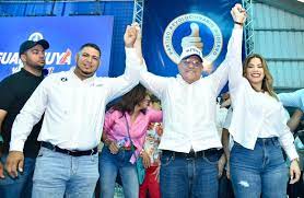 Alcalde de Moca salió del PLD y se juramentó este domingo en el PRM
