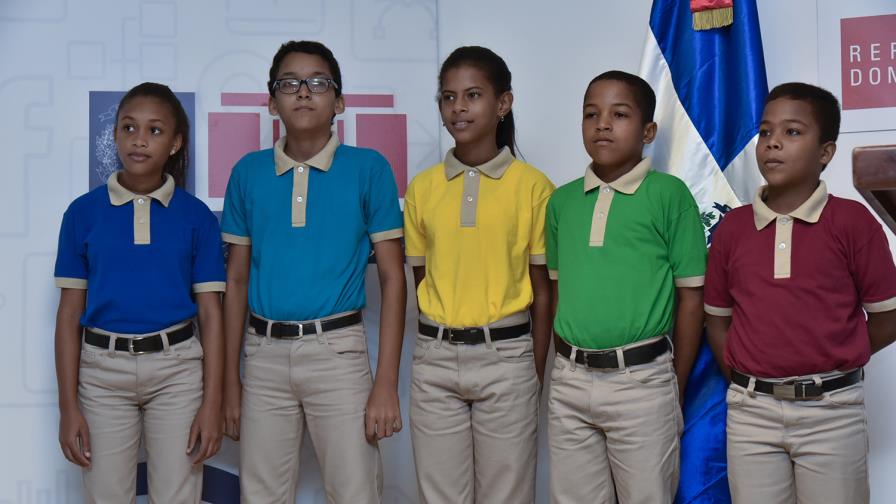 Ministerio de Educación permitirá uso de uniformes escolares actuales