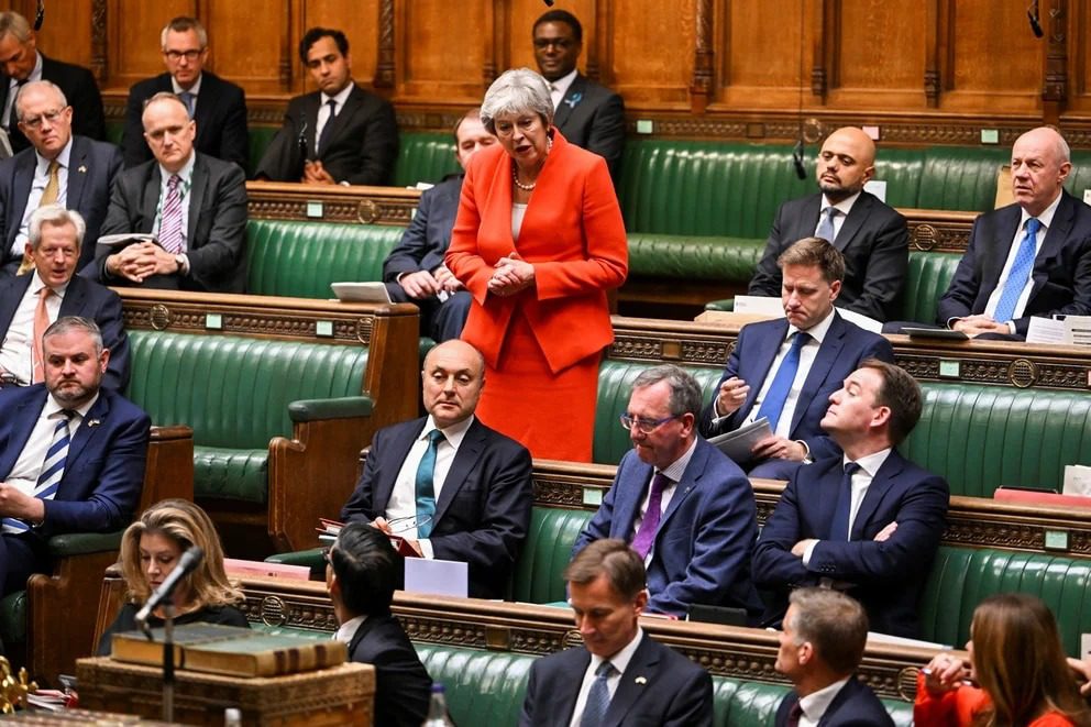 Una investigación reveló que más de 50 diputados británicos tienen en secreto acciones en importantes empresas