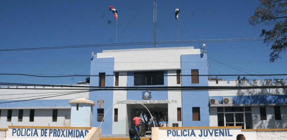 Investigan a agentes PN por fuga de dos presos de cárcel de Baní