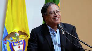 Gustavo Petro nombra a un exjefe paramilitar como gestor de paz