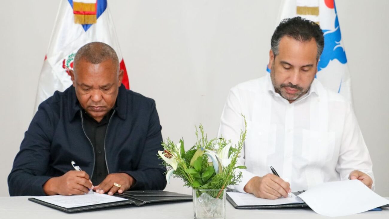 INEFI y FEDOBE suscriben acuerdo para fomentar el béisbol en las escuelas