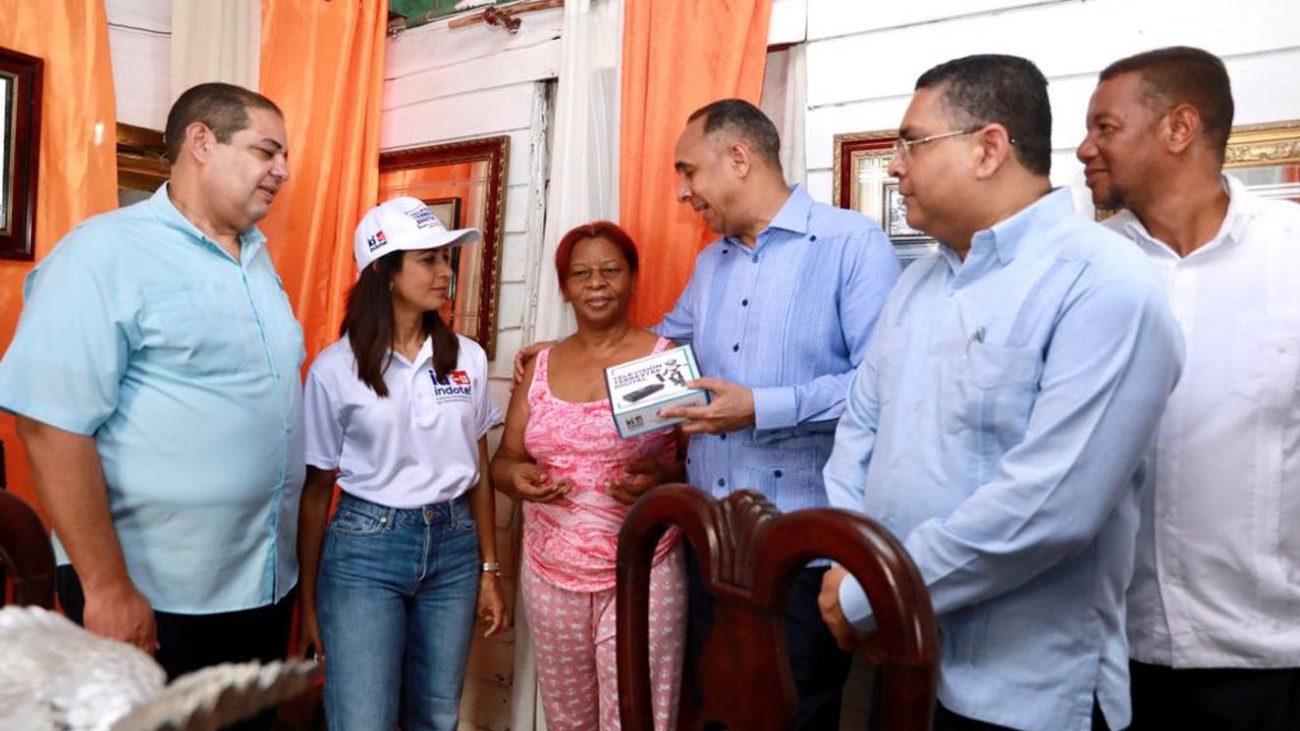 Indotel inicia entrega de 450,000 cajas convertidoras de señal para transición hacia Televisión Terrestre Digital