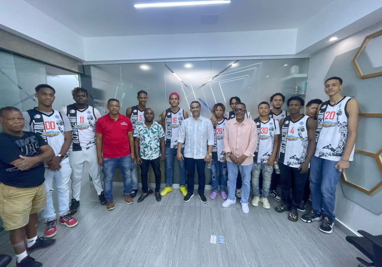 Luis Alberto exhorta a jóvenes deportistas formarse académicamente