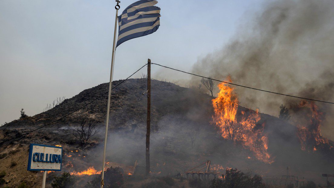 Masivos incendios forestales provocan la mayor evacuación de la historia de Grecia