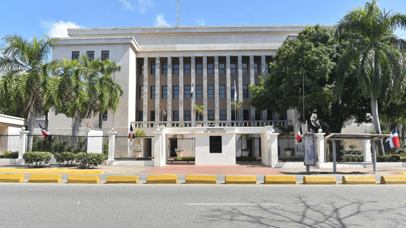 Ministerio de Educación desvincula a cuatro personas que ejercían como docentes con títulos falsos