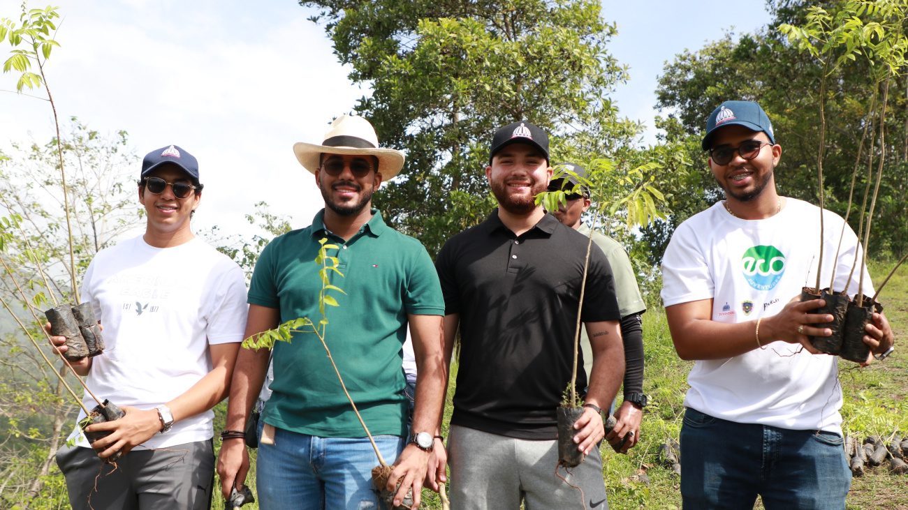 Ministerio de la Juventud se une al Plan Nacional de Reforestación; siembra más de 2,000 árboles en San Cristóbal