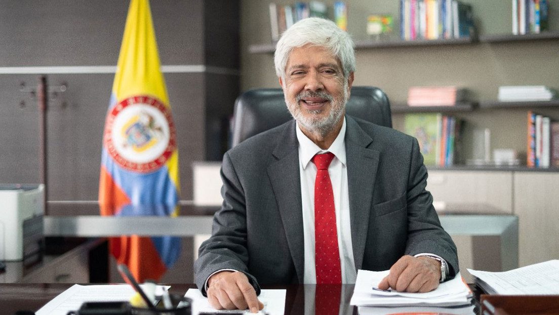 Ministro lamenta que el servicio más exportado por Colombia sea de "paramilitares" y luego se excusa
