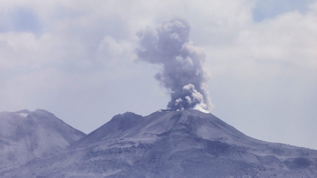 Perú declara estado de emergencia por peligro inminente del volcán Ubinas