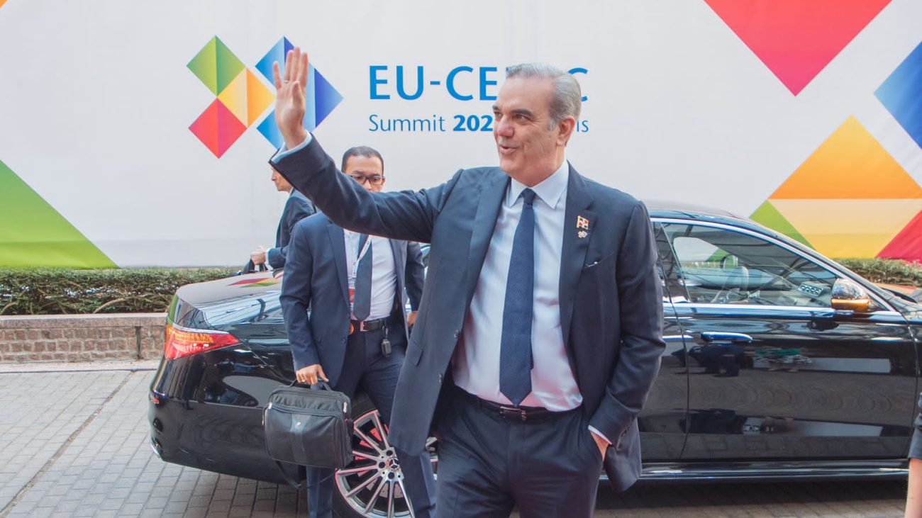 Presidente Abinader regresa esta noche al país tras su participación en Cumbre Unión Europea-CELAC
