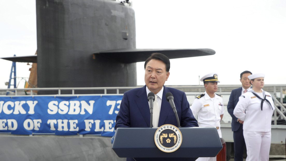 Presidente de Corea del Sur realiza histórica visita a submarino nuclear en señal de advertencia contra amenazas de Corea del Norte