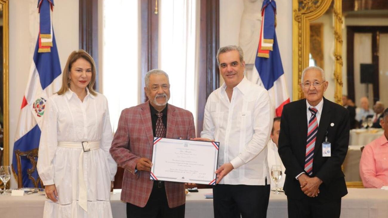 Presidente distingue con la Medalla Presidencial al Mérito Civil a ocho músicos típicos