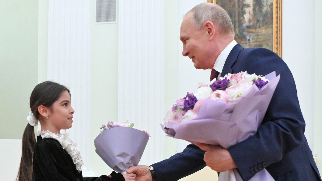 Putin prepara flores para conocer a una niña que lloró por no lograr verlo en su ciudad