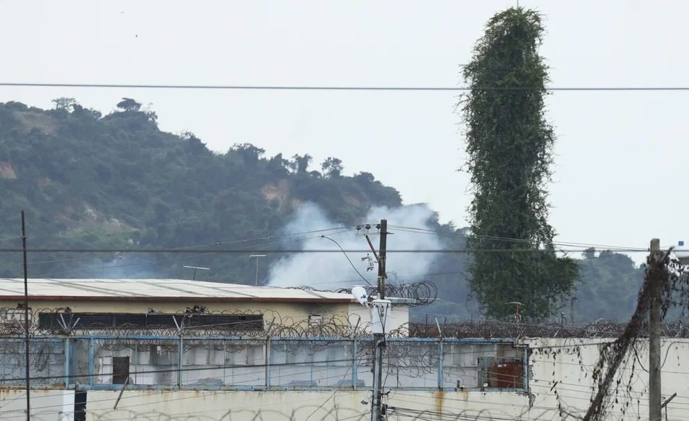 Masacre en una cárcel de Ecuador: aumentó a 31 el número de muertos y el Gobierno busca retomar el control del penal