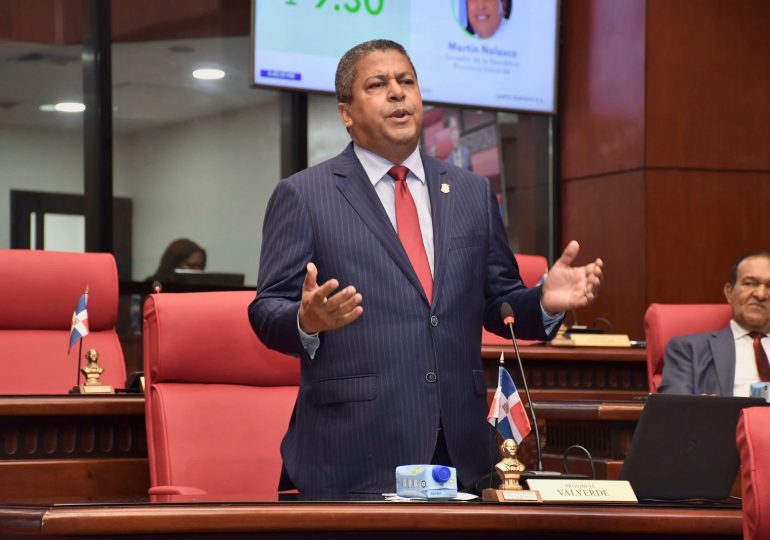 Senador Eddy Nolasco pide a Luis Abinader instalar oficina de Pasaportes en provincia Valverde