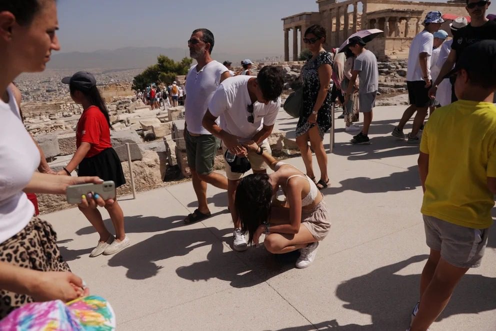 "Europa Arde: Grecia Alcanza los 45 Grados y Cierra la Acrópolis por Ola de Calor"