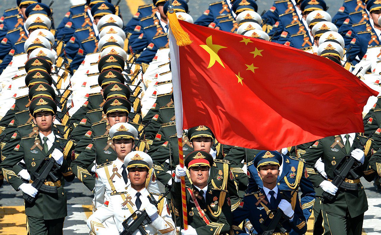 Una delegación militar china vista el Reino Unido y Francia