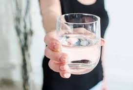 Quien diere, aunque no sea más que un vaso de agua fría a uno de estos pequeños, por ser discípulo mío, yo les aseguro que no perderá su recompensa.