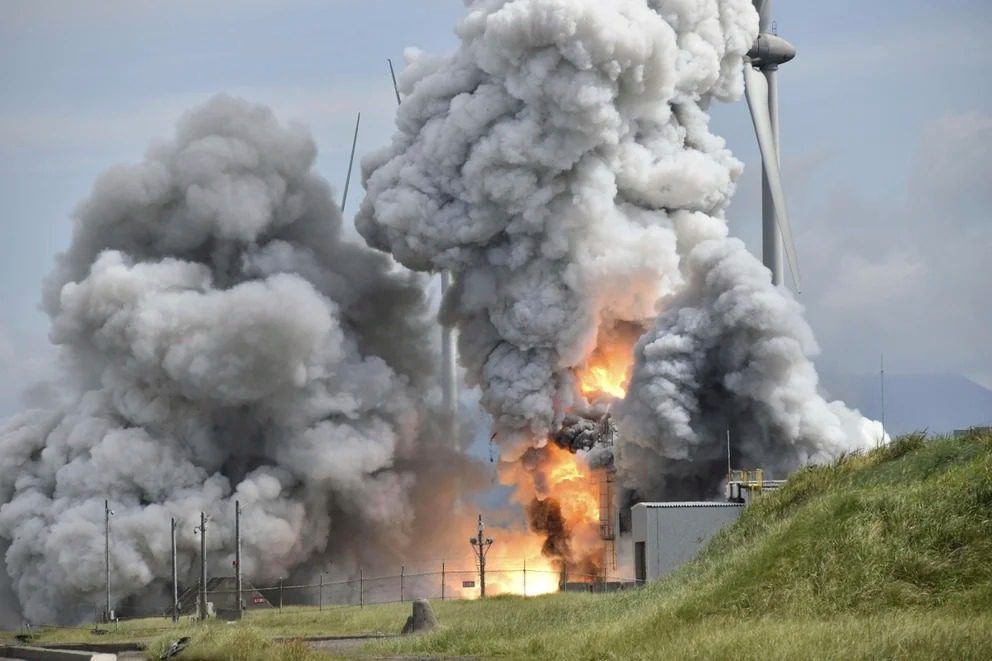 "¡Explosión catastrófica! Motor del cohete japonés Epsilon S estalla en llamas durante prueba de combustible"