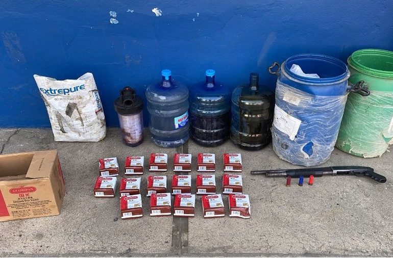 Desmantelan una fábrica clandestina de alcohol adulterado en SPM; apresan presunto operador
