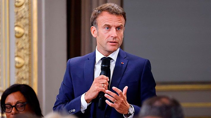 Macron se reúne con alcaldes y anuncia una ley urgente para reparar los daños causados por los disturbios en Francia