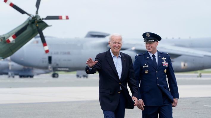 "Visita de Biden a Reino Unido ensombrecida por diferencias sobre el envío de bombas de racimo a Ucrania"