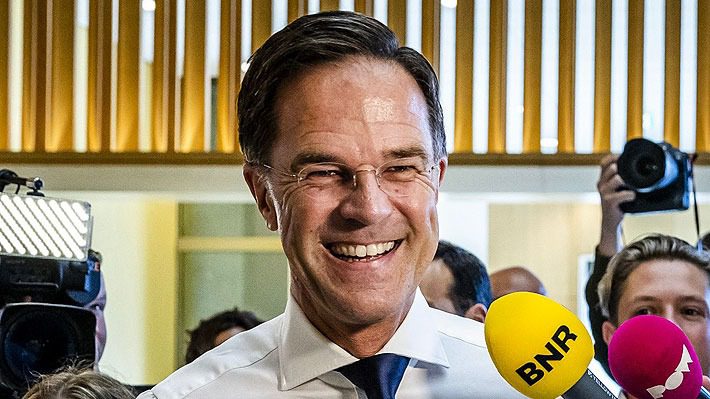 "El "teflón" Mark Rutte: Primer ministro de los Países Bajos abandona el cargo tras 13 años en el poder"