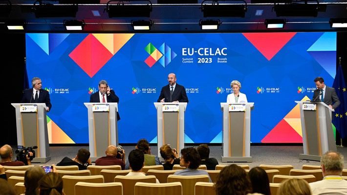 Declaración final de cumbre Celac-UE expresa su "preocupación por la guerra contra Ucrania, mas no la condena