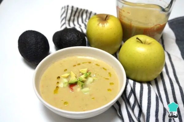 Receta de Gazpacho de aguacate y manzana