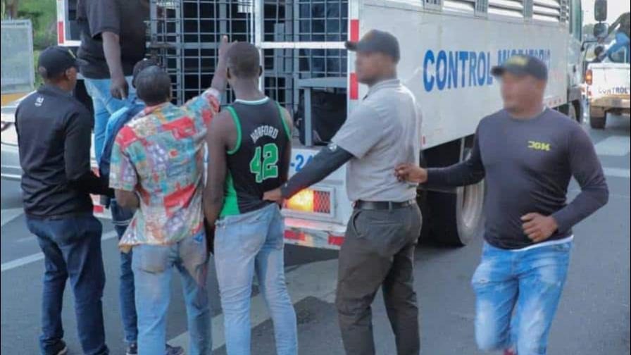 "Gobierno dominicano rechaza rotundamente solicitud de detener repatriaciones de haitianos: Postura firme ante la controversia"