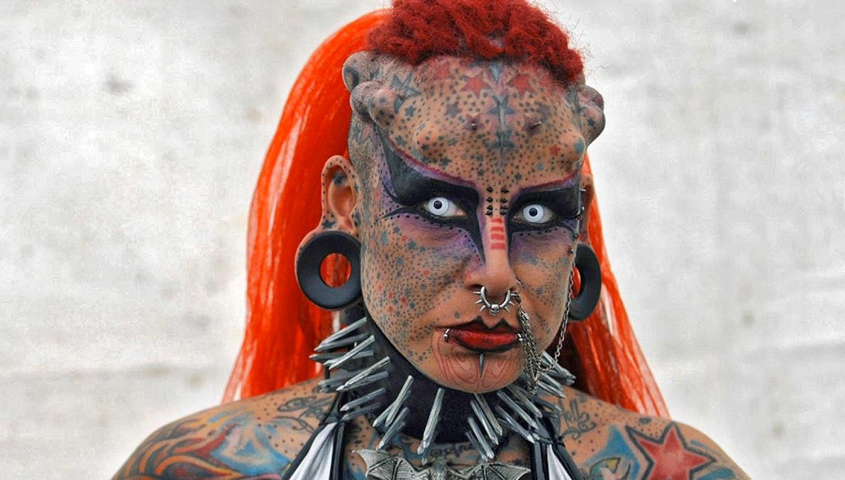 Una vampira “real” advierte a sus seguidores que no copien las 49 modificaciones que se ha hecho en su cuerpo
