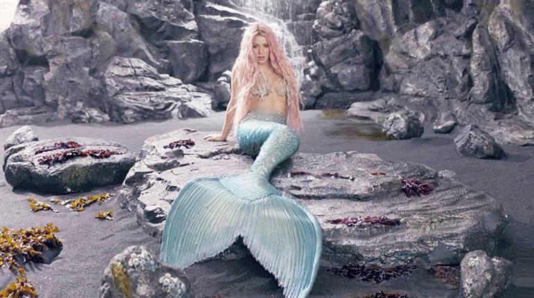 Shakira se transforma en una sirena rescatada por Manuel Turizo en nueva colaboración