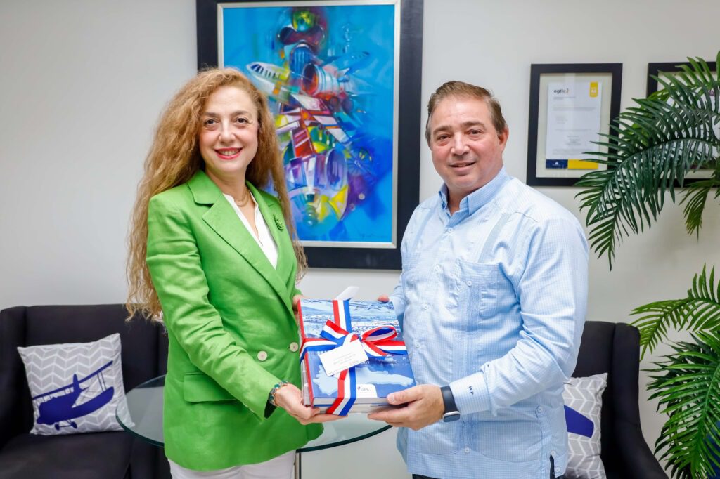 Embajadora de Turquía visita al director del IDAC