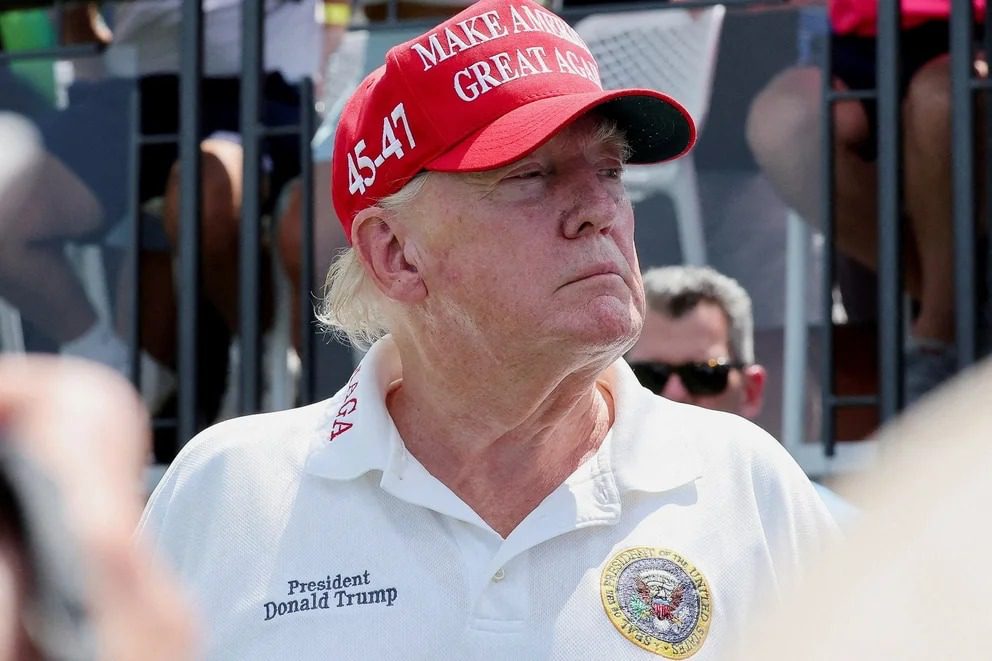 Trump sigue liderando la interna republicana y De Santis da un volantazo para intentar alcanzarlo