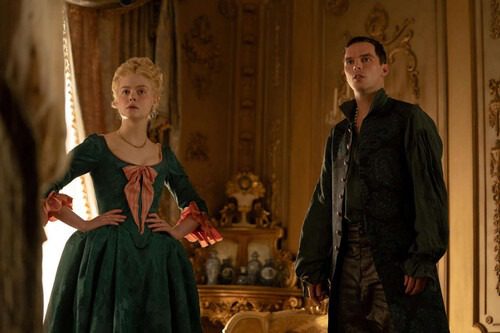 El reinado de Elle Fanning y Nicholas Hoult ha sido derrocado: 'The Great' es cancelada y la estupenda comedia de época se queda sin temporada 4