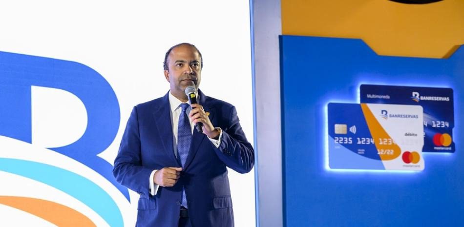 Banreservas lanza primeras tarjetas táctiles del Caribe