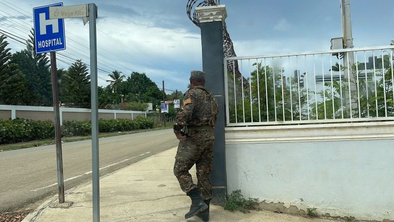 Más vigilancia militar en áreas hospitales de Mao