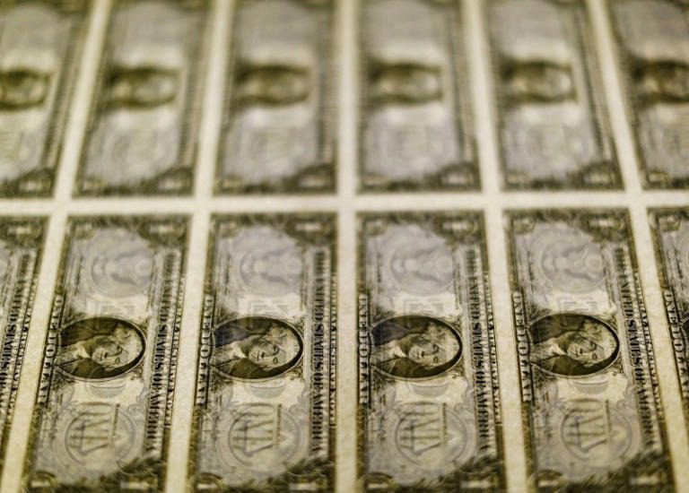 Dólar se recupera tras datos de inflación, yen cae