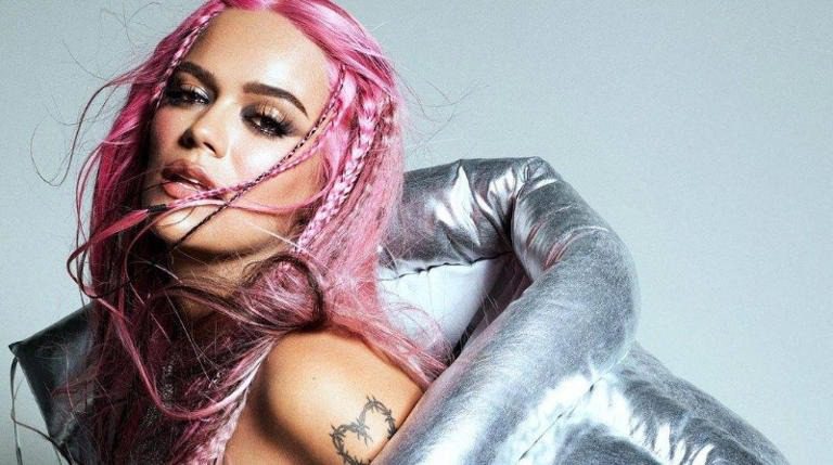 Karol G enamora a sus fanáticos urugayos con su look de encanto en Rolling Stone