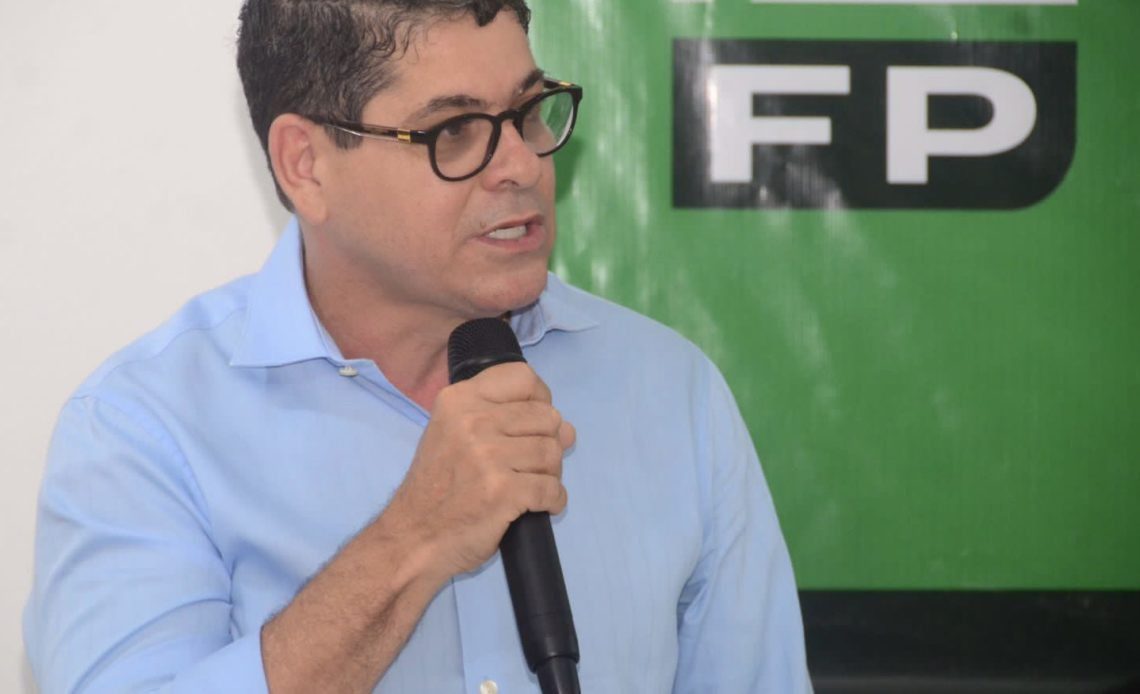 Precandidato alcalde por SDO denuncia aguas negras ponen en peligro salud de munícipes