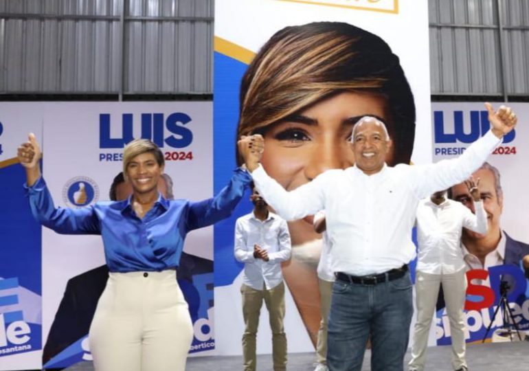 Luz Jiménez celebra concurrido acto en SDE, brinda apoyo político a Bertico Santana