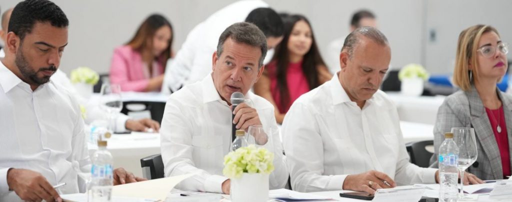 Bisonó encabeza primer consejo de Proindustria que se efectúa en Santiago