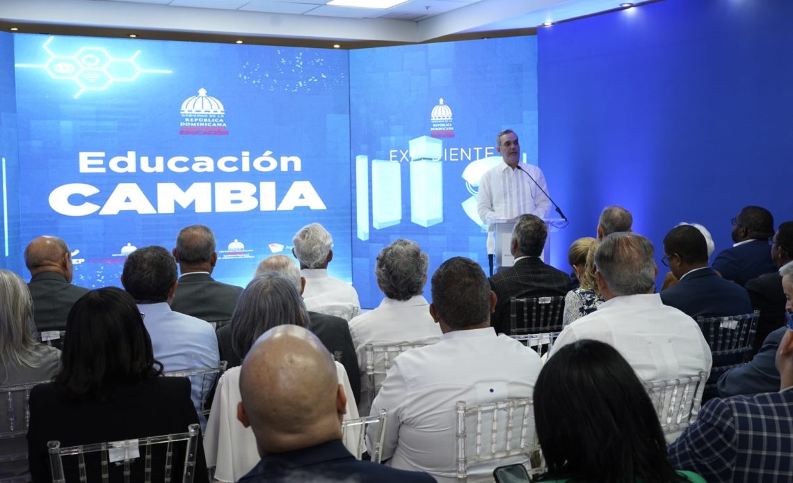 Gobierno presenta Expediente Único Educativo; permitirá verificar certificados de educación en línea