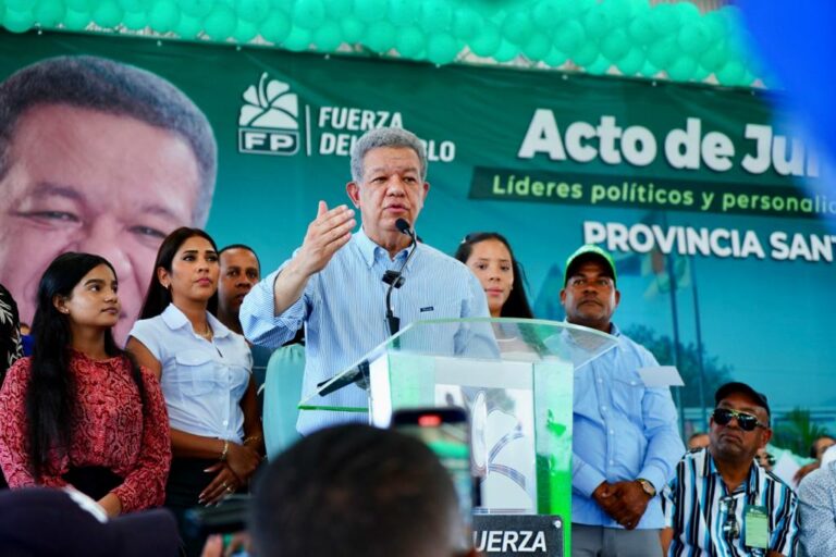 Leonel Fernández dice PRM suspendió marcha de mujeres por temor al fracaso