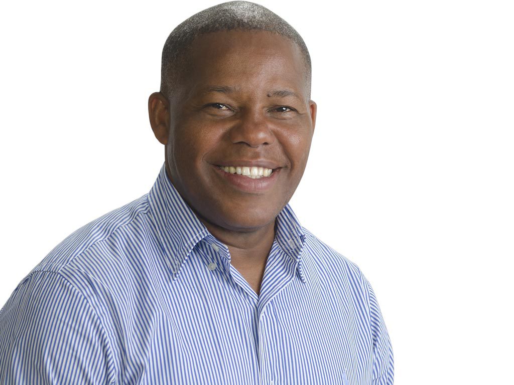 Adán Peguero encabeza SDE con un 43.4%; ratifica solucionará problemas de basura y ruido