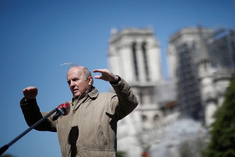 Murió en un accidente de montaña el responsable de la reconstrucción de la catedral de Notre Dame